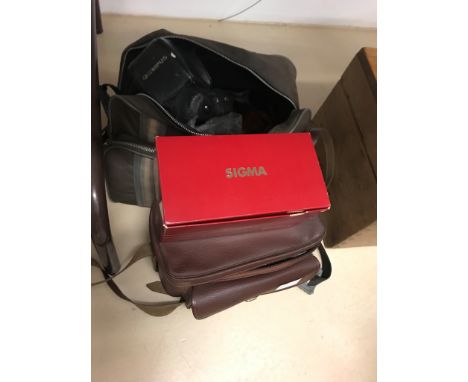 A quantity of vintage 35mm cameras and lenses to inc Sigma 70-210mm, F/4.5