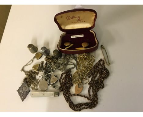 A quantity of vintage dress jewellery: longguards, thimbles, lockets and a 9ct clasped bracelet