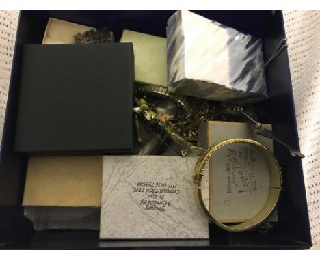 A box of costume jewellery to inc a gold pendant and chain, gold rings and a quantity of pendants, chains etc