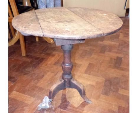 George111 Oak Tripod Table Condition report: see terms and conditions.