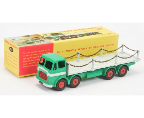Dinky Toys 935 Leyland Octopus Chain Wagon - green cab and chassis, light grey back and flashes, red grille and hubs with bla