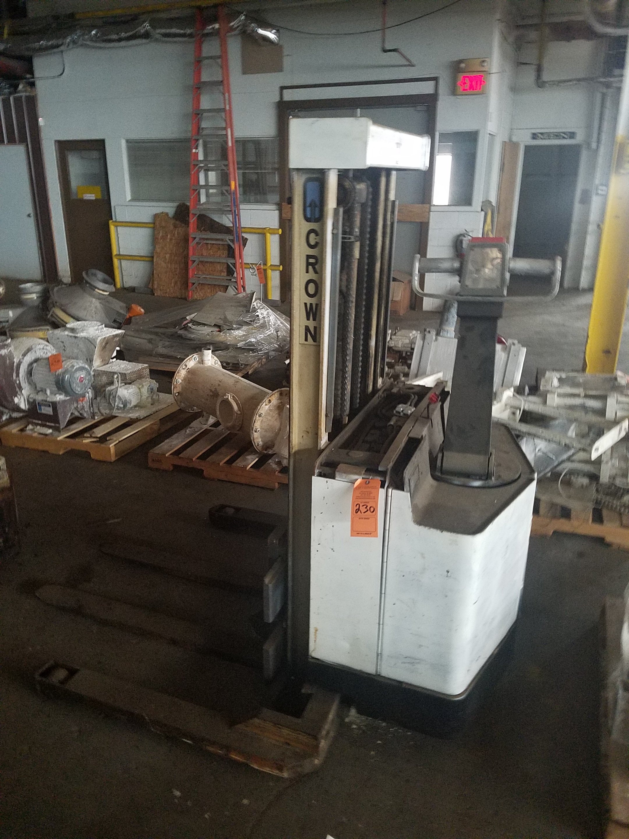 { Choice of lots 230 } } } } } } } } } } CROWN LIFT TRUCK MODEL 30WTL