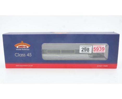 Bachmann 00 gauge 32-681 Class 45, BR green, boxed, needs attention spares or repairs. UK P&amp;P Group 1 (£16+VAT for the fi