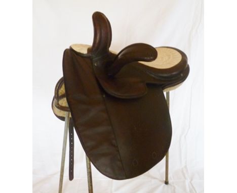 WHIPPY &amp; CO. 1880-1900 SIDE SADDLE, full head 21.5" x 14.5" seat, white doeskin eaved seat, roller bar fitting, slit hand