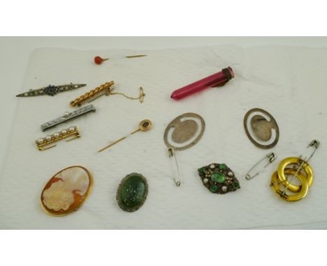 A 9CT GOLD BAR BROOCH AND VARIOUS ITEMS OF COSTUME JEWELLERY, including a portrait brooch, a cranberry glass buttonhole, etc.