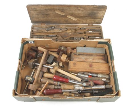 A box of tools G 