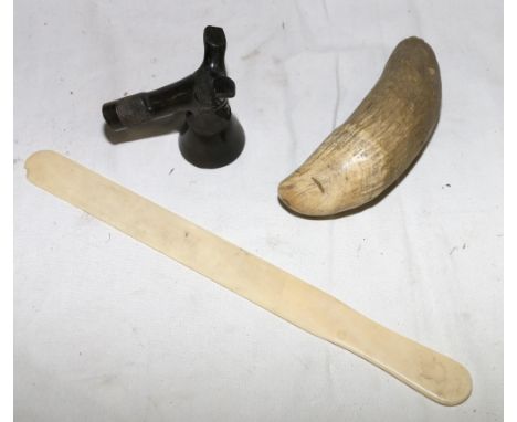 Clay pipe bowl, ivory parcel knife and a tooth (3)