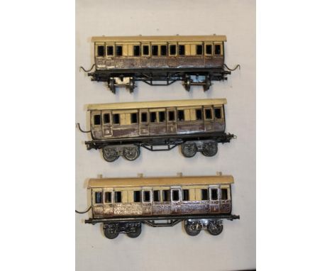 Bing 0 gauge - three 1920's tin-plate coaches with opening doors