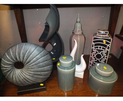 A SELECTION OF MODERN CERAMIC VASES AND ORNAMENTS