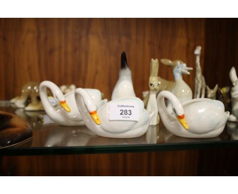 A SELECTION OF 1960S ERA MIDWINTER CERAMIC ANIMAL FIGURES TO INCLUDE SWANS, HARE ETC (6)