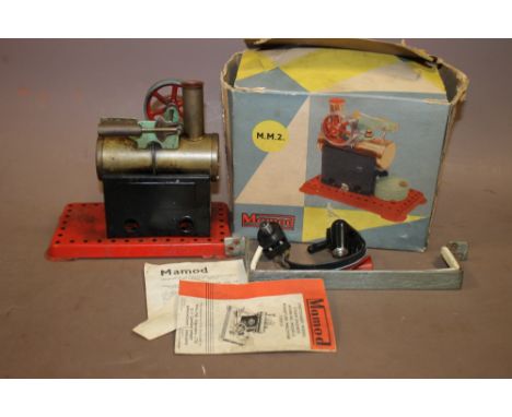 A BOXED VINTAGE MAMOD M.M.2 STATIONARY STEAM ENGINE