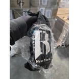 1600 pairs of hooked weight lifting gloves