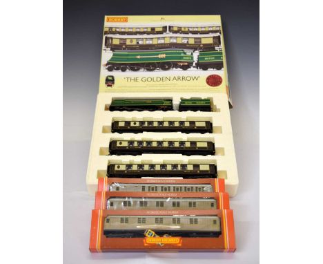 Hornby - 'The Golden Arrow' 00 gauge railway trainset (R 2369), together with two LNER Sleeping Cars (R.479) and LNER Brake C