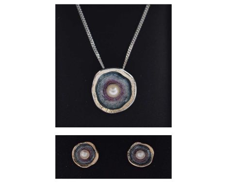 Sheila Fleet (Orkney) 'Lunar Pearl' silver and enamel pendant on an 18"-20" curb chain, with a pair of matching ear studs, bo