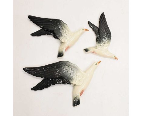 Graduated set of three ceramic wall hanging seagulls, 922-1, 922-2, and 922-3, 30cm high and smaller (3)