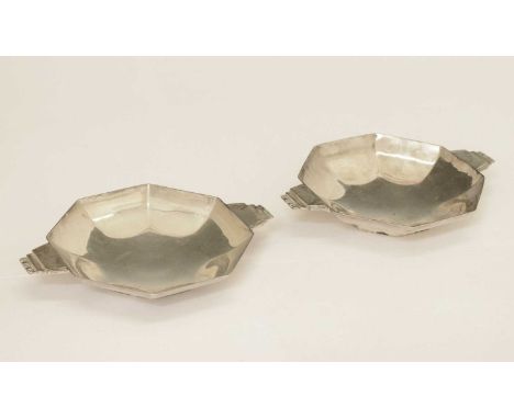 Pair of Edward VII silver pin dishes of octagonal form with Art Deco style handles, sponsor's mark of Edward Barnard &amp; So