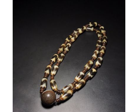 Yellow teeth, old agate, tiger teeth, Dzi beads, Buddha beads, rosary necklace, hand-held Height 2cm Width 0.8cm  Freight: 1.
