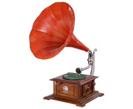 Trichtergrammophon Pathéphone No. 18, um 1910  Pathé, Paris. Für Seitenschrift-Platten, Nußbaumgehäuse mit Pathé-Aufkleber (D