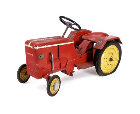 Original-Kinderkarussell-Trecker Fahr D33, um 1970  Hersteller: Ernst Schroff, Kinderschlepper, Duchtlingen. Besatzungsfahrze
