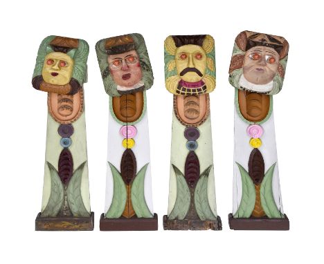 4 Fassadensäulen für Schaustellergeschäfte, um 1930  4 verschiedene Fratzen, geschnitztes und bemaltes Holz, jeweils zweiteil