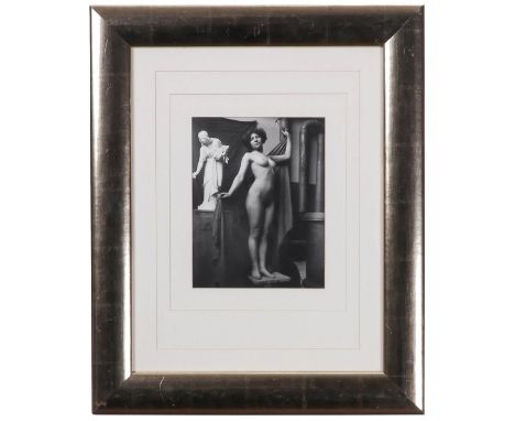 Heinrich Zille: Aktstudie  Heinrich Zille (1858-1929), Berliner Graphiker, Maler und Photograph. Aktstudie "Standpose mit Tuc
