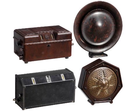 2 Philips-Radios mit Lautsprechern, um 1930  1) Radio Modell 2531, 4-Röhren-Empfänger, Langwelle und Mittelwelle, 110 bis 240