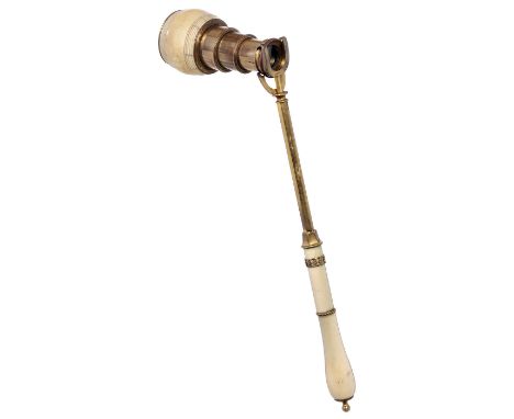 Französisches Monokular aus Bein und Messing mit Handgriff, um 1850  Opernglas, drei Auszüge, ausgezogene Länge 9 cm, Haarris
