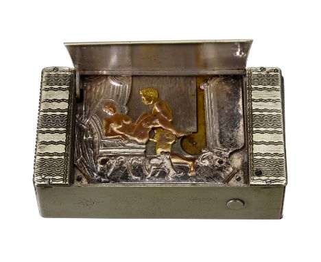 Streichholzschachtel mit verstecktem Erotik-Motiv-Automat, um 1920  Nr. 1716, Neusilber, bewegtes Messing-Motiv, Öffnen des D