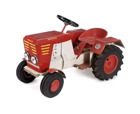 Original-Kinderkarussell-Trecker Deutz, um 1970  Hersteller: Ernst Schroff, Kinderschlepper, Duchtlingen. Besatzungsfahrzeug,