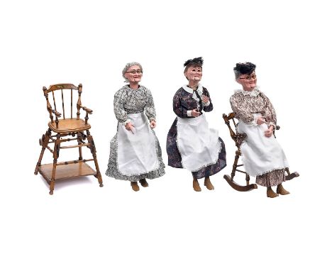 Trio von Wackel-Automaten, um 1930  Deutschland, drei sitzende ältere Damen mit erhobenen Zeigefingern, mit Federmotoren in d