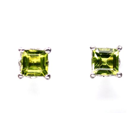 A pair of 925 silver stud earrings set with step cut peridots, L. 0.6cm.