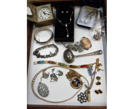 A STERLING SILVER FEEDING SPOON marked 'Sheffield 1910' a silver locket on a chain and a collection of other silver and costu