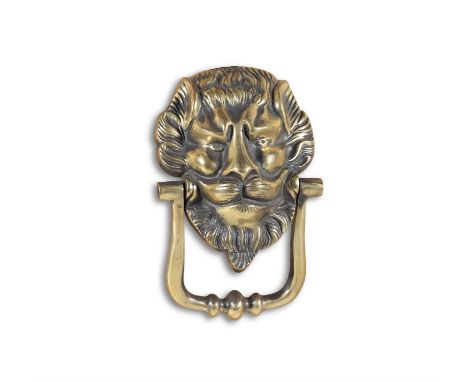 A BRASS LION MASK DOOR KNOCKER, 19TH CENTURY, with plain knocker, 18cm x 10cm
