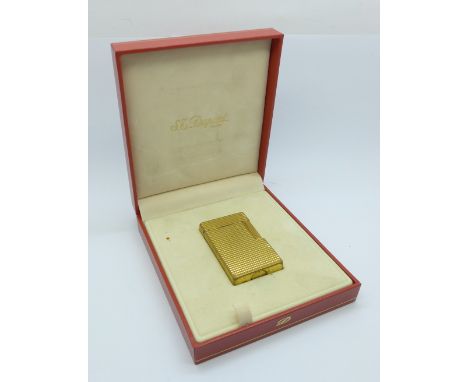 A Dupont cigarette lighter, boxed 