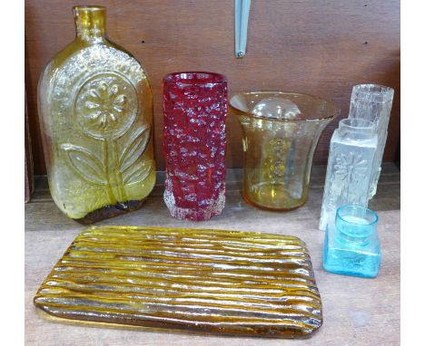 A Whitefriars glass ruby bark vase and a controlled bubble vase and five other items of glass (7) 