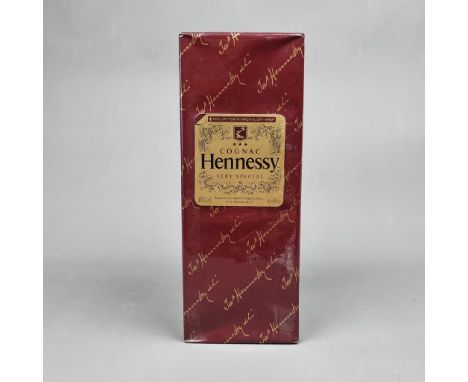 Hennessy VS Cognac   (Still sealed in original wrapping - vendors other consigned bottles would suggest that fill level will 