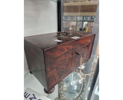 A 19th C. MAHOGANY TWO CANISTER TEA CADDY WITH A GLASS MIXING BOWL