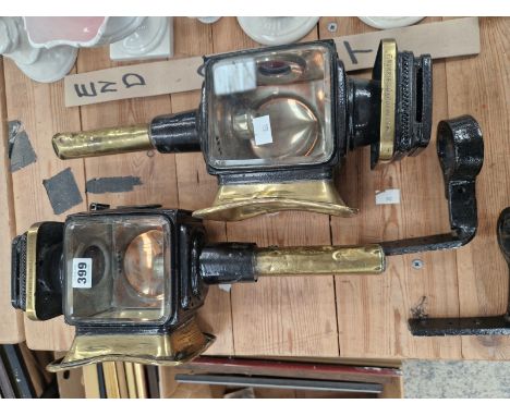 A PAIR OF PURROTT &amp; WILLARD BRASS AND BLACKENED CANDLESTICK COACH LAMPS AND BRACKETS