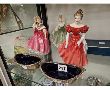 THREE DOULTON FIGURES, A BOXED WORCESTER CIGARETTE SET AND A PAIR OF SILVER DISHES WITH BLUE GLASS LINERS