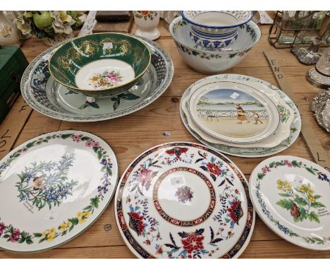 A WEDGWOOD SHALLOW BOWL, OTHER BOWLS, TWO WORCESTER CAKE STANDS AND VARIOUS PLATES