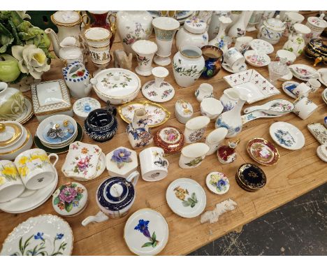 A COLLECTION OF PORCELAIN VASES, SMALL DISHES AND BOXES BY LIMOGES, KAYSER, WORCESTER, WEDGWOOD AND OTHERS