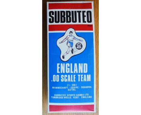 VINTAGE BOXED SUBBUTEO ENGLAND PLAYERS X 10
Box and players in good condition. One missing.
