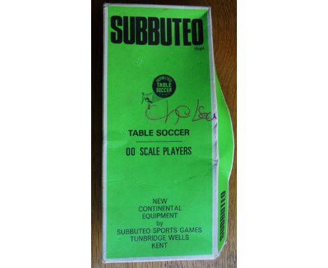 VINTAGE BOXED SUBBUTEO CHELSEA PLAYERS X 9
Worn box with writing. Players in good condition. Two missing players and goalkeep