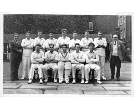 CRICKET - ORIGINAL VINTAGE ESSEX POSTCARD
Unused &amp; good condition for age
Ref G
