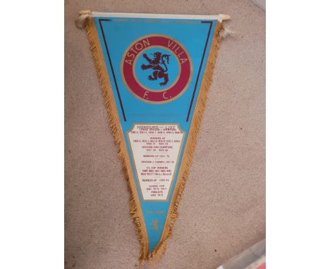 VINTAGE ASTON VILLA PENNANT
12 x 19 Inches
Ref SM