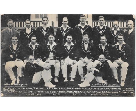 ORIGINAL VINTAGE POSTCARD OF THE AUSTRALIAN CRICKET TEAM
Unused with slight wear on corners
Ref G