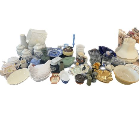 Selection of miscellaneous to include porcelain, glassware, kitchenalia etc