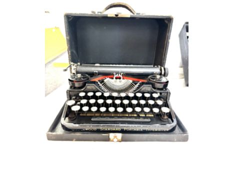 Vintage cased Underwood Type writer 