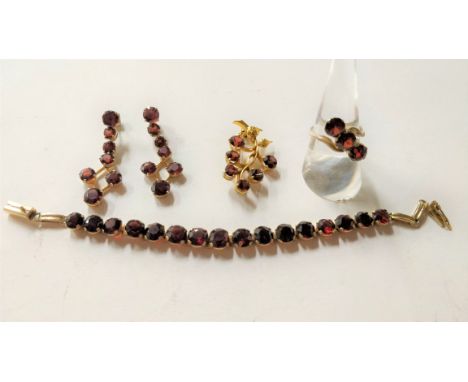 A spray brooch, set with six garnets, 5 g gross; a pair of garnet articulated drop earrings, 8 g gross; a bracelet of sixteen