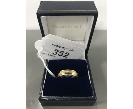 9CT GOLD WEDDING RING